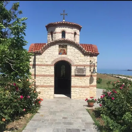 Paradise Ξενοδοχείο *